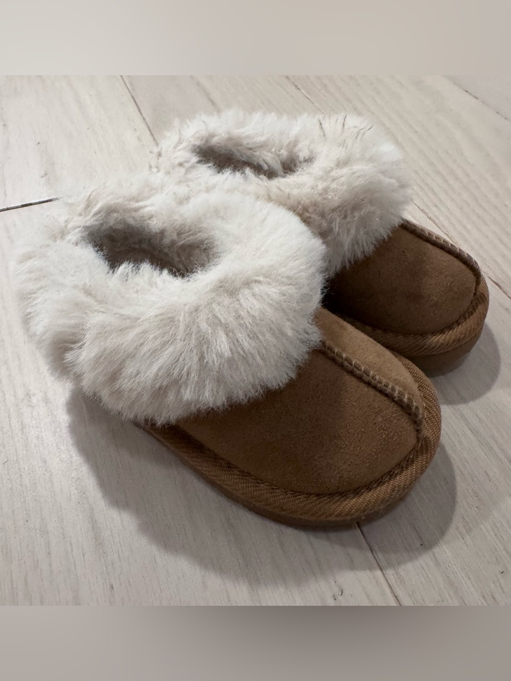 Cozy Faux-Shearling Kids Slippers in Tan with Cream Cuff